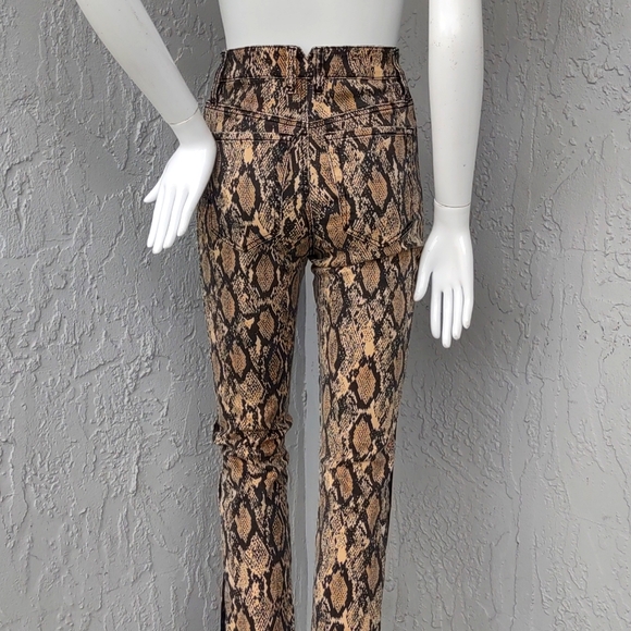 Hailee c Ladies Reptilian Designed Stretch Fabric Jeans - Picture 4 of 17